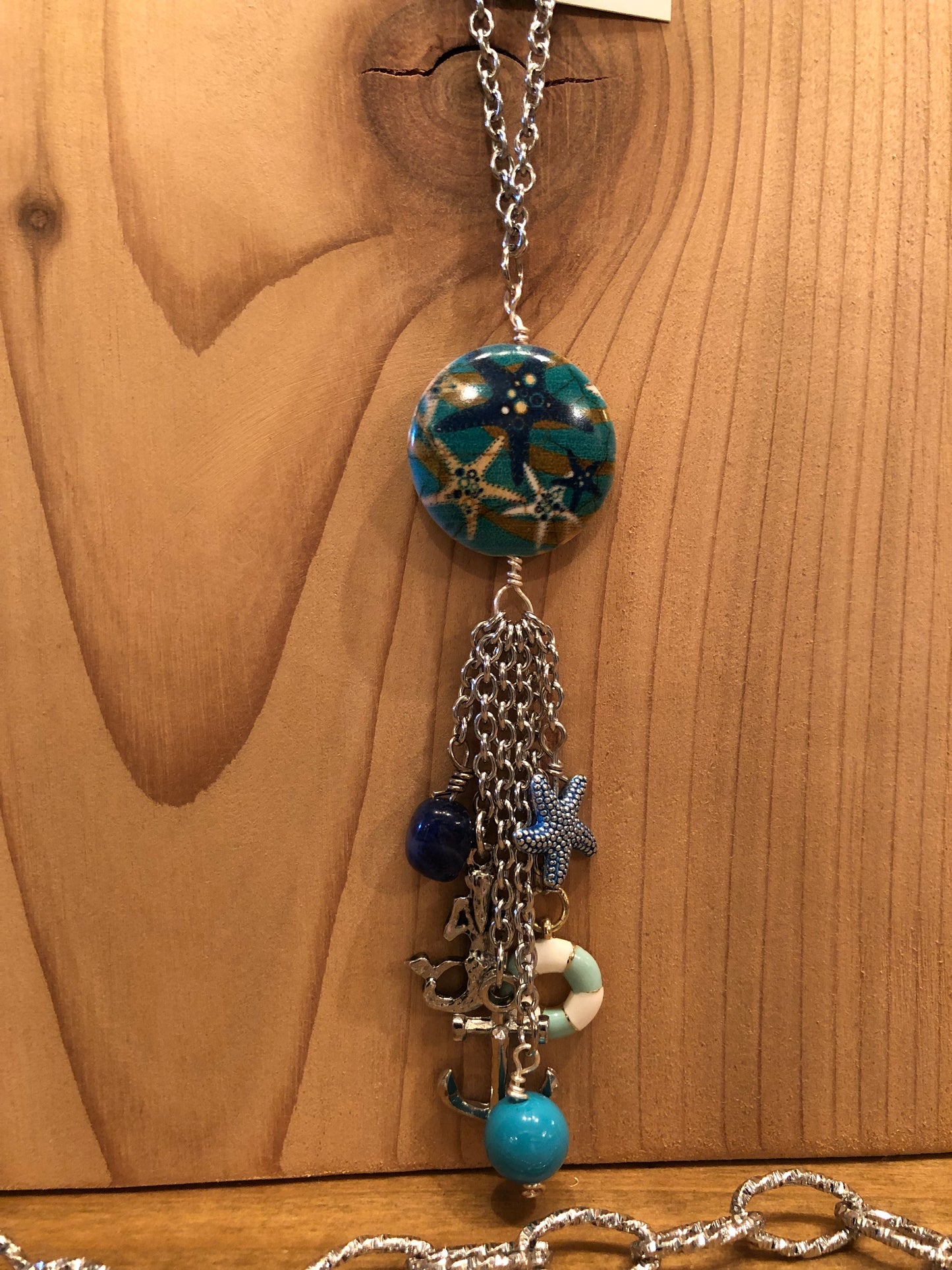 BEACH BLANKET BINGO NECKLACE (JE09)