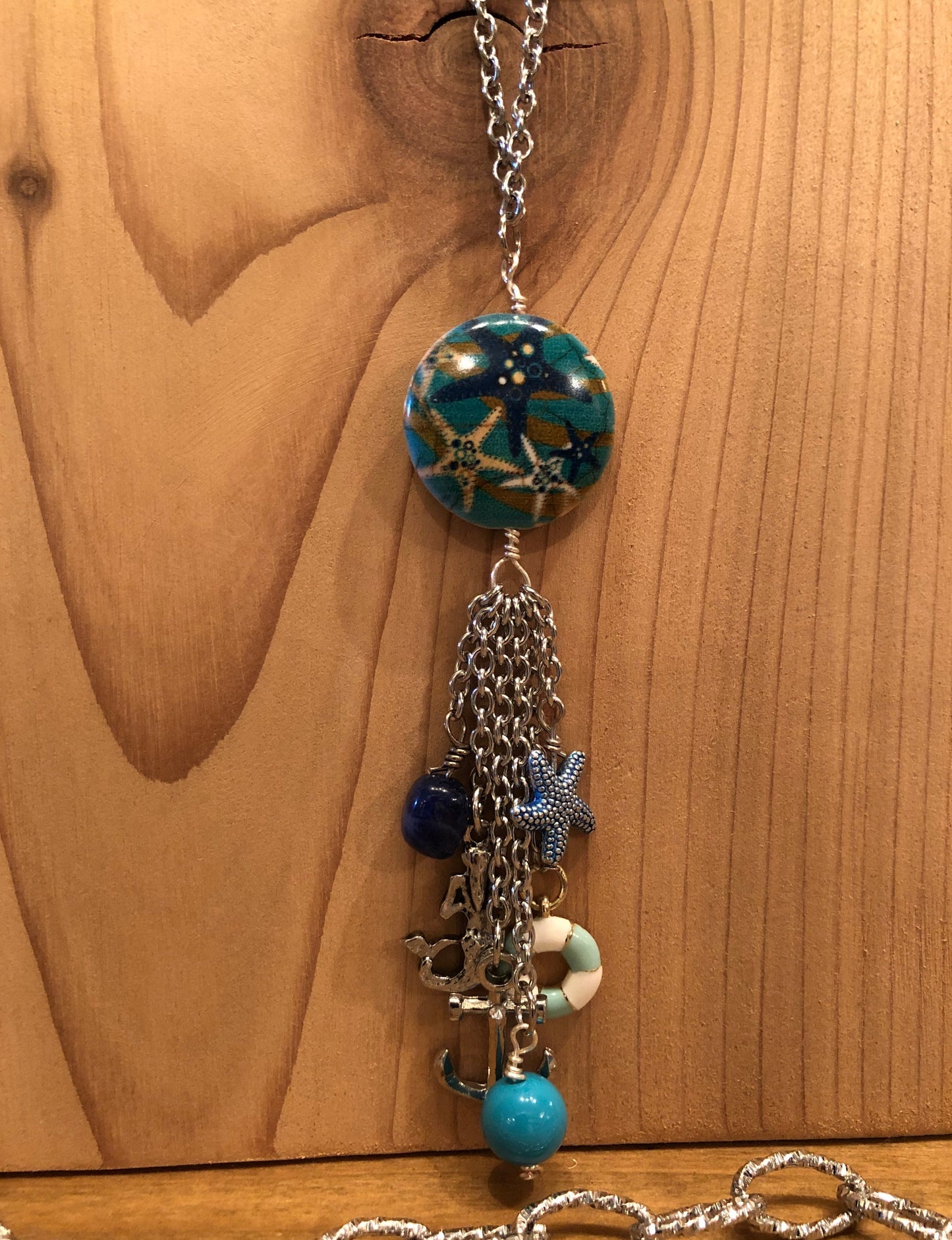BEACH BLANKET BINGO NECKLACE (JE09)