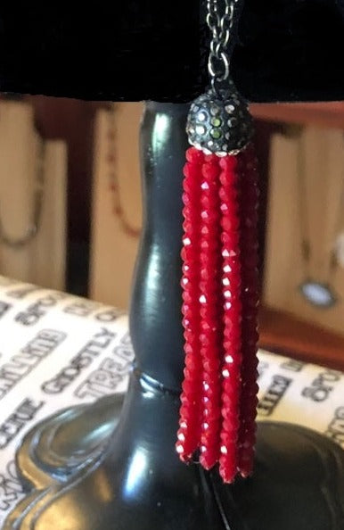 RUBY RED FRINGE NECKLACE (JE01)