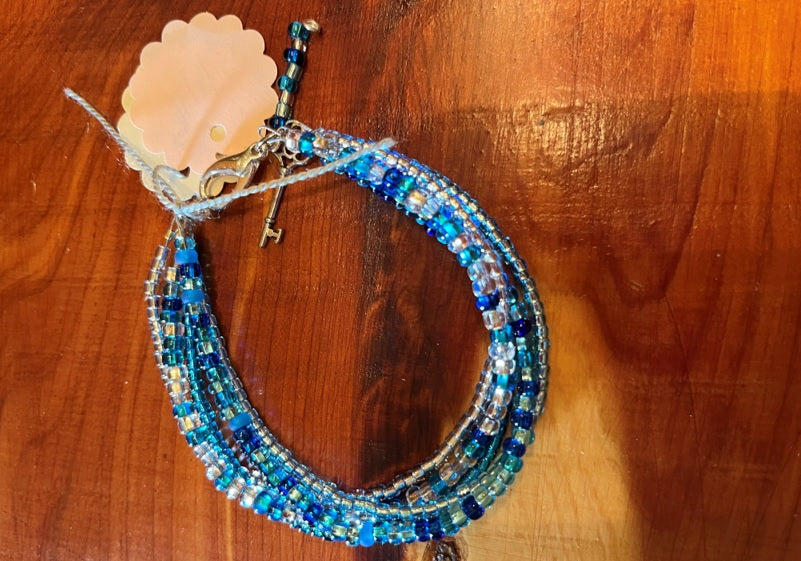 FIVE-STRAND BLUE & SILVER BRACELET WITH KEY CHARM **SOLD! JE116