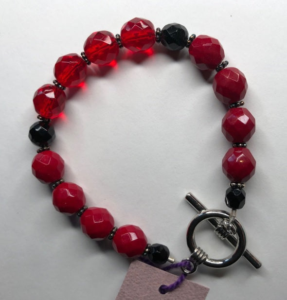 RUBY RED & BLACK BEADED BRACELET  (JE02)