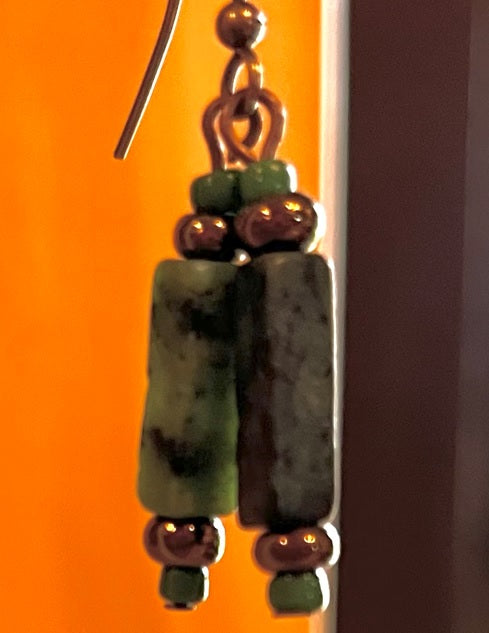 GREEN-BLUE AFRICAN TURQUOISE BEAD EARRINGS  (JE518)