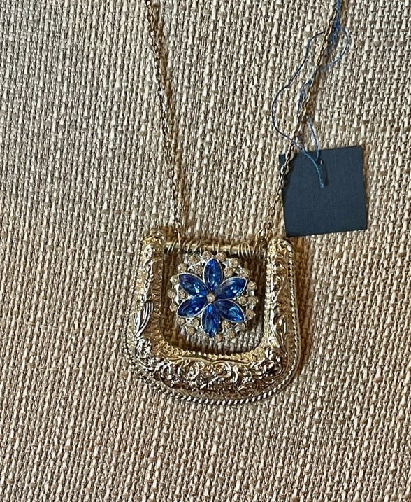 BLUE CRYSTAL FLOWERED BELT BUCKLE NECKLACE (JE49.)