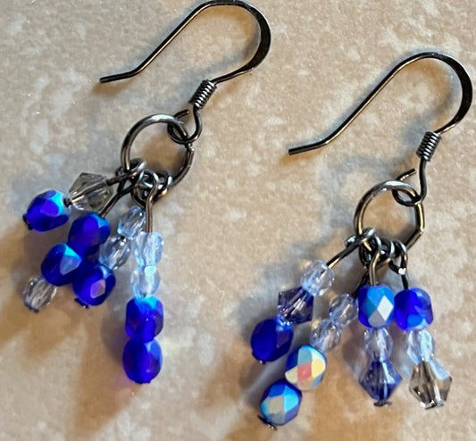 BLUE BEADED EARRINGS (JE550)