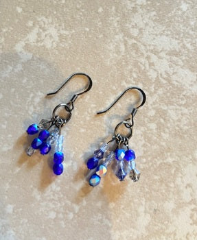 BLUE BEADED EARRINGS (JE550)