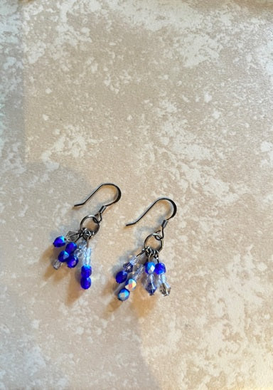 BLUE BEADED EARRINGS (JE550)