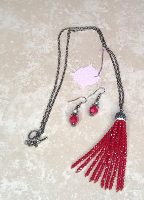 RUBY RED FRINGE NECKLACE  (JE01)